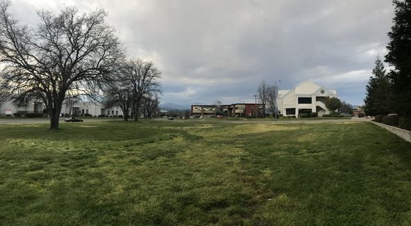 Hemsted & Knollcrest Commercial Land/Lots: 407 Hemsted Drive & 466 Knollcrest Drive, Redding, CA 96002
